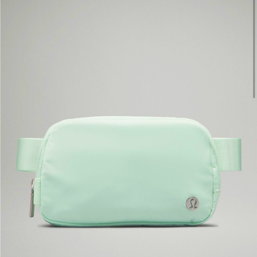 NWT Lululemon Everywhere Belt Bag in Mint